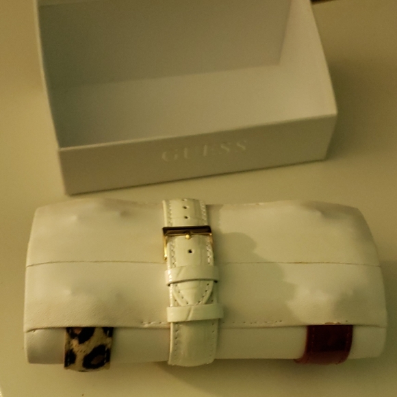 NWOT Guess watch brand new - Picture 2 of 4